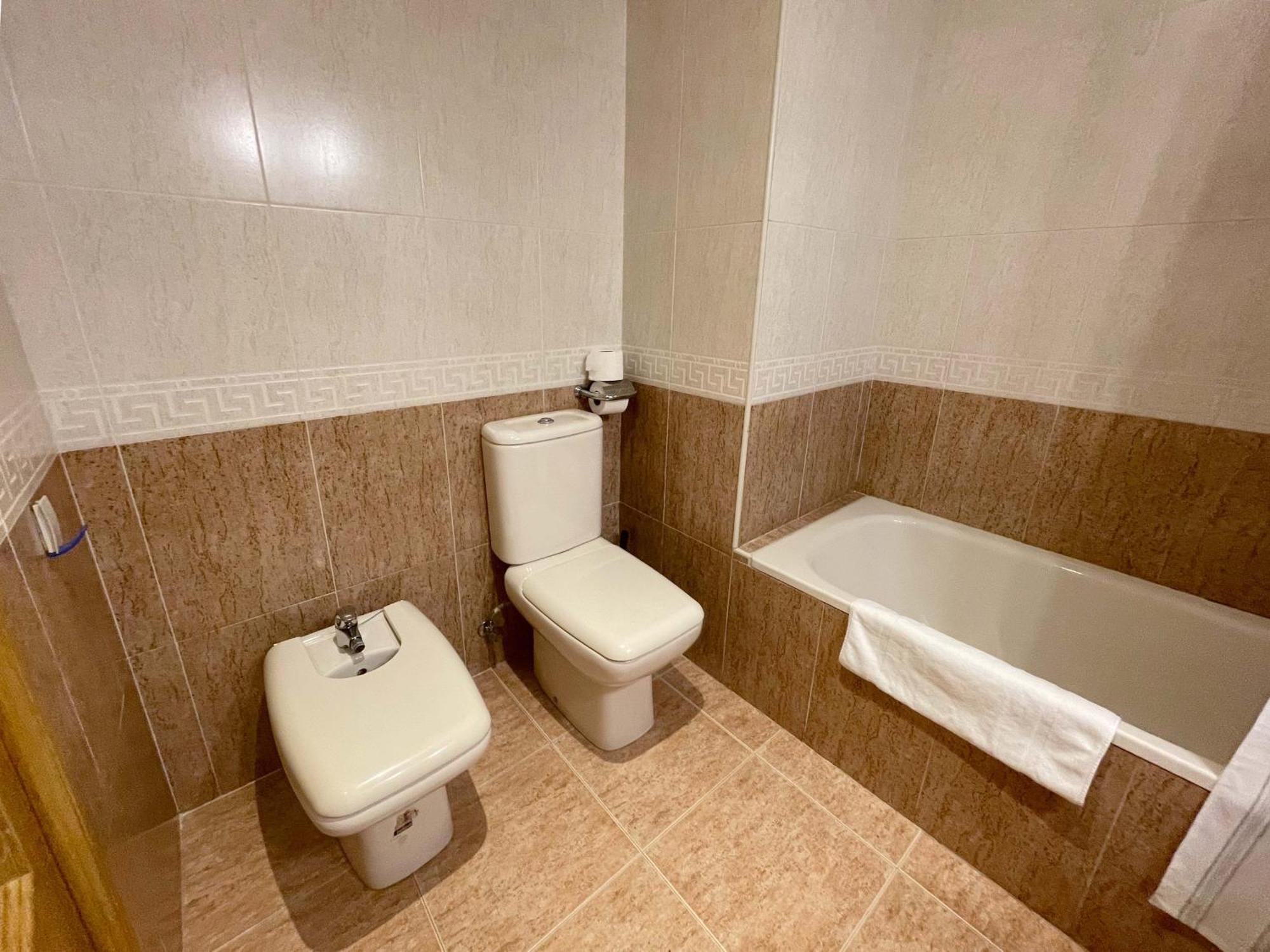 Apartamentos El Pilar Suites 3000 Zaragoza Exterior foto