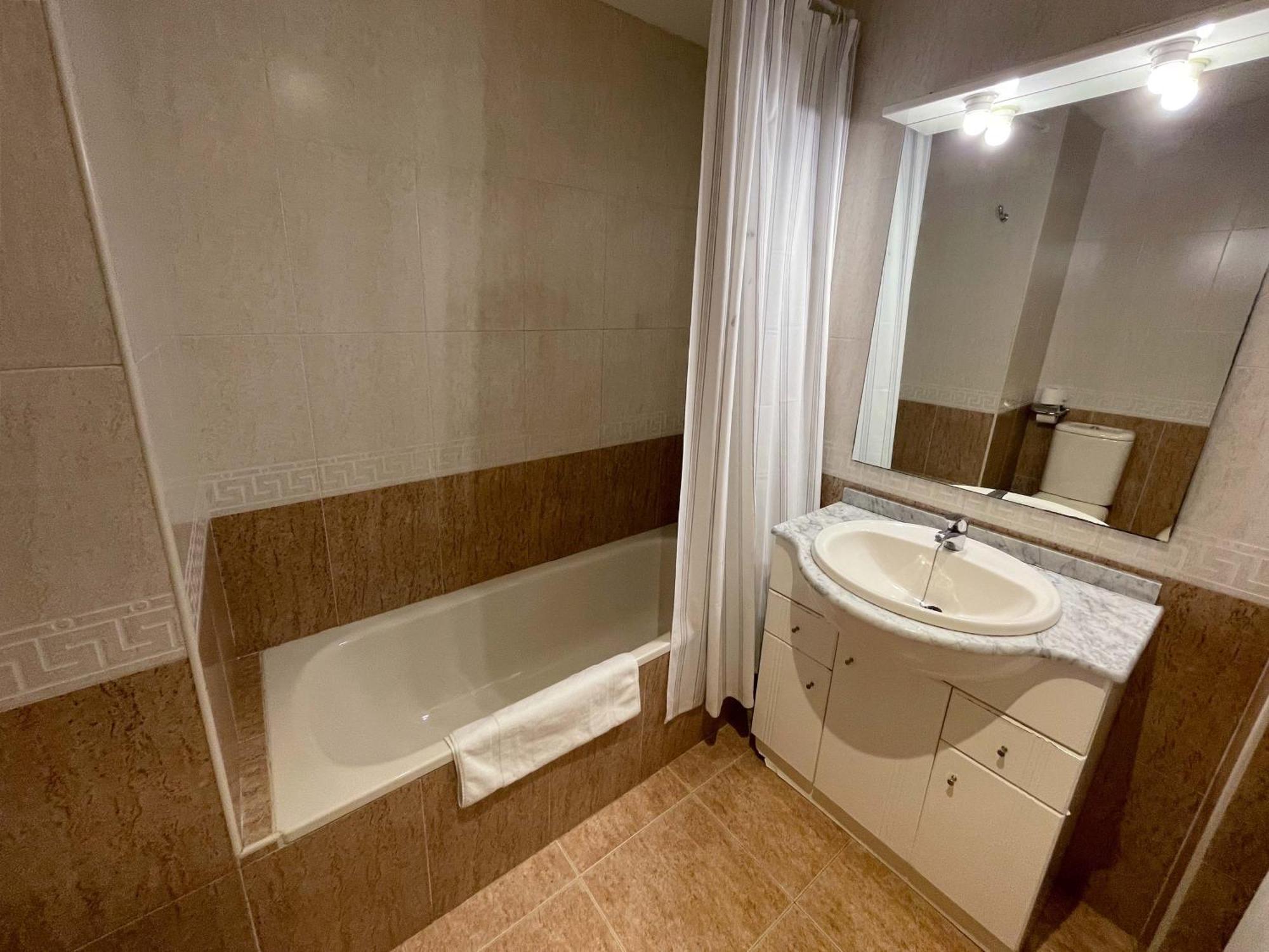 Apartamentos El Pilar Suites 3000 Zaragoza Exterior foto